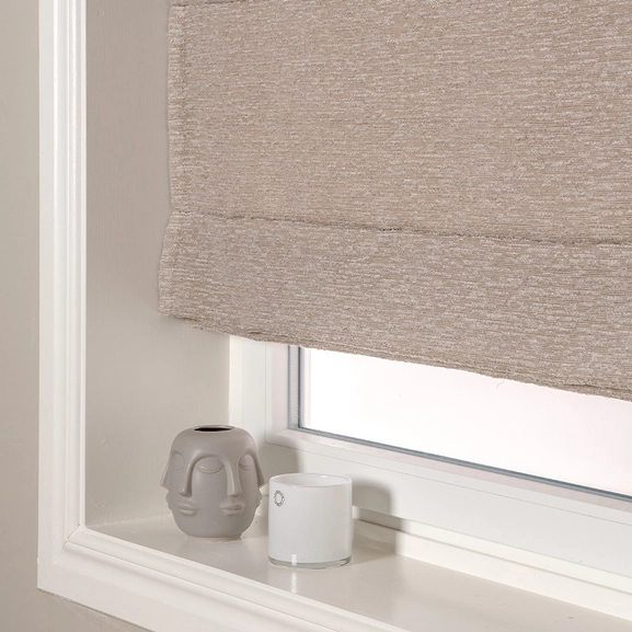 Hissgardin i bouclétyg i taupe