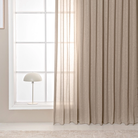 Hotellgardin Saga i beige.