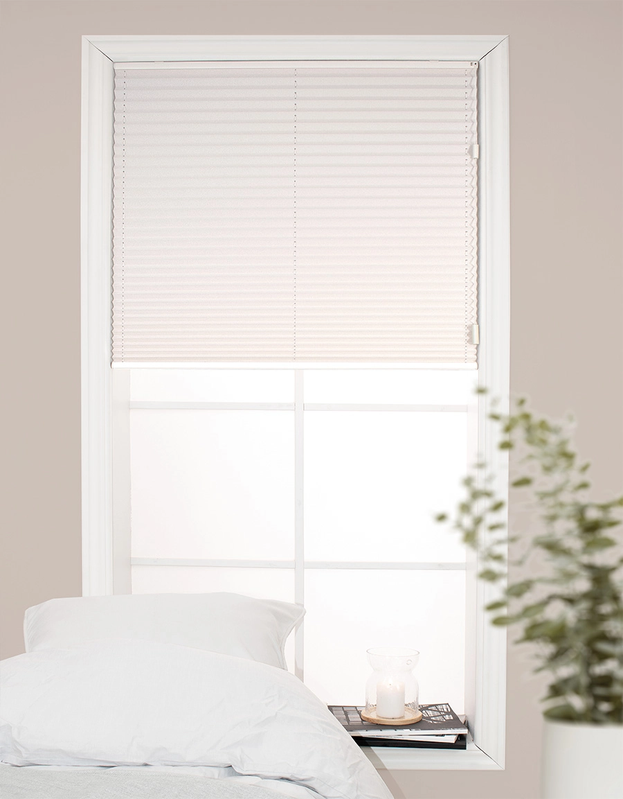 Plisségardin i fönster