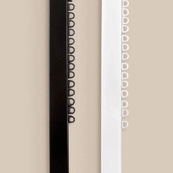 Svart och vit gardinskena Alex