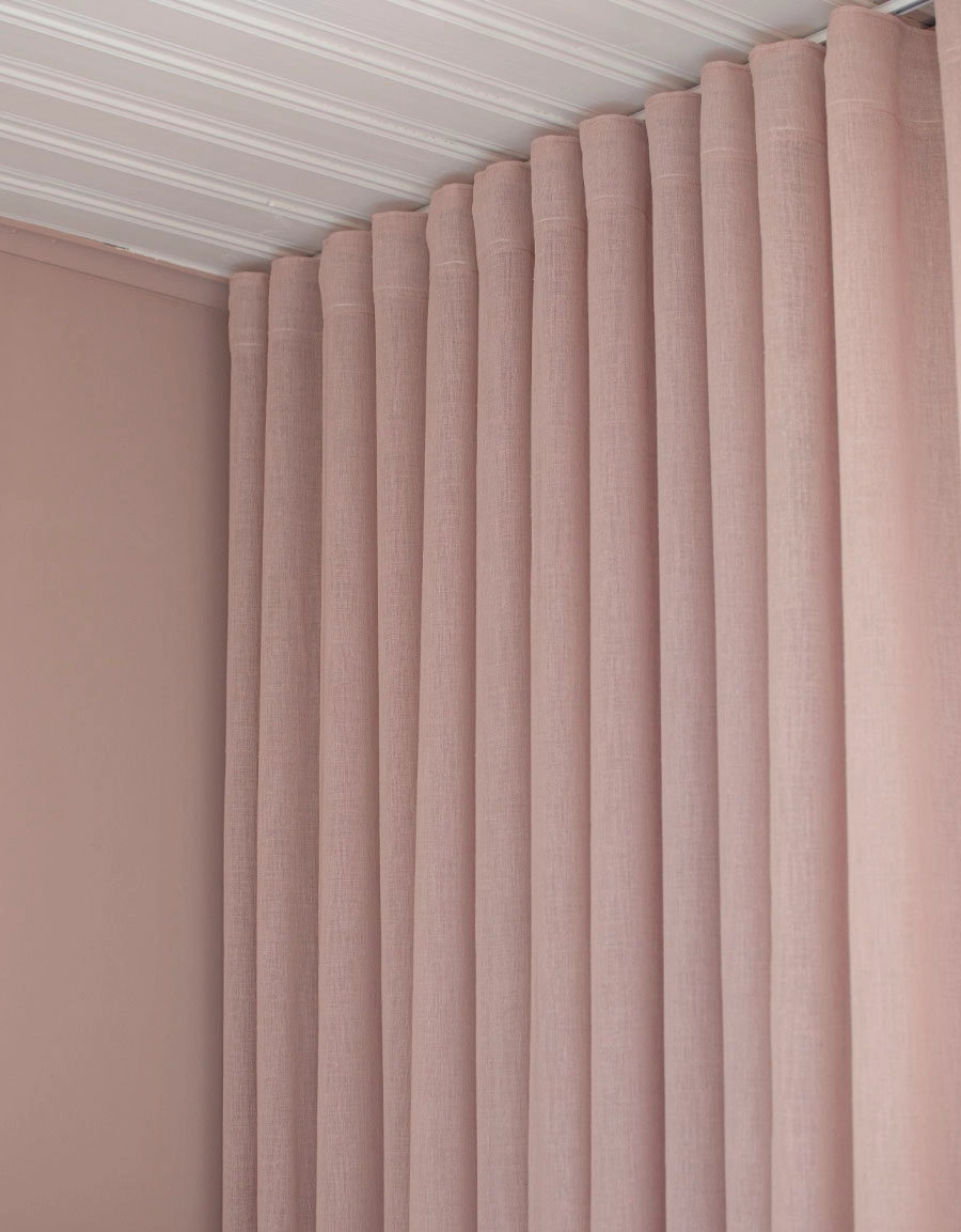 Dimrosa, avskärmande gardin med wavevågor