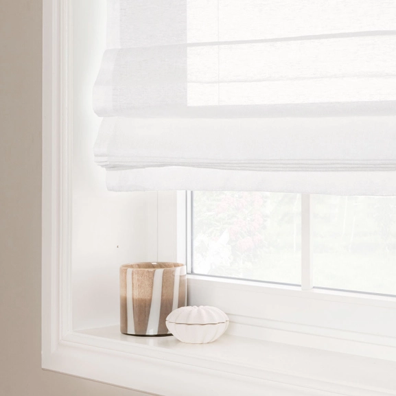 Vit avskärmande hissgardin