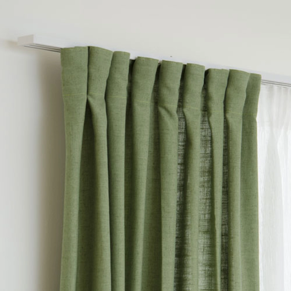 three-finger pleats using four-prong hooks