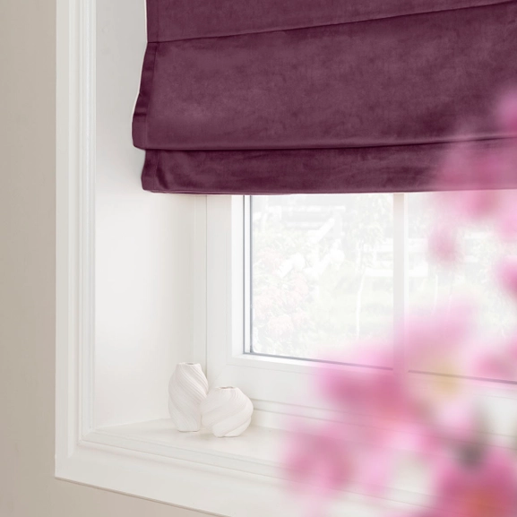 Lila hissgardin i sammet