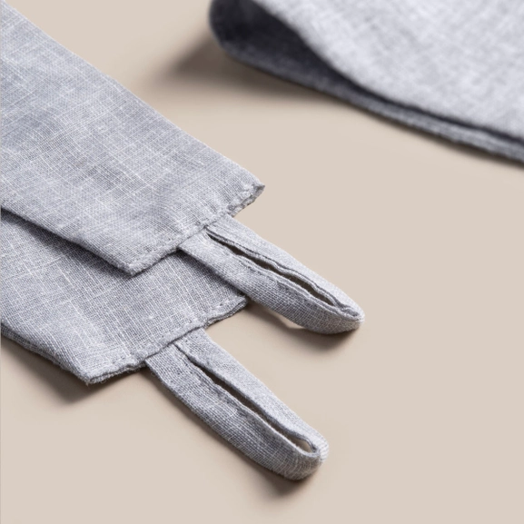 Ljusgrått gardinomtag i tyg