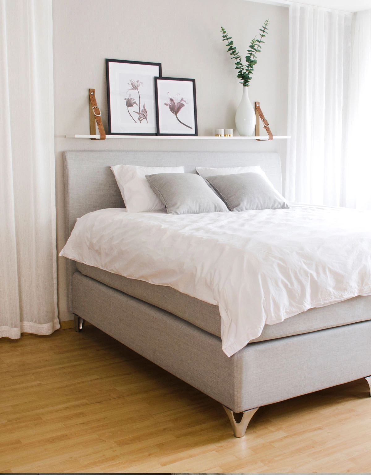 Ljusgrå sänggavel till dubbelsäng