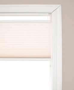 Närbild på plisségardin