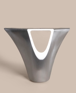 Sängben i borstat stål