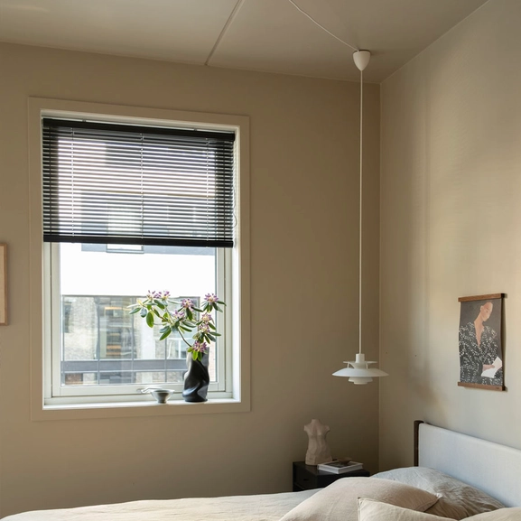 Skruvfri, svart persienn Tension