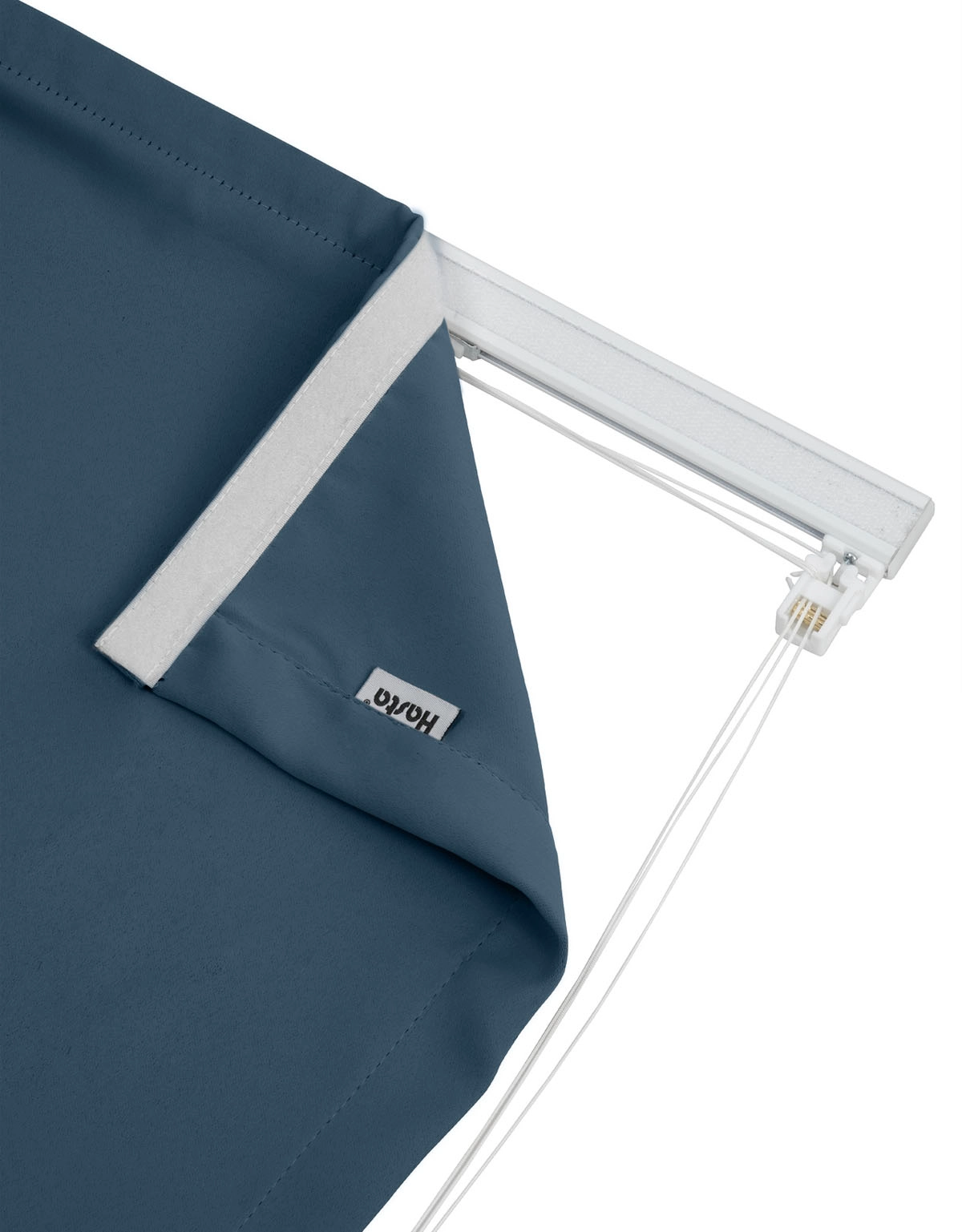 Närbild på mörkläggande hissgardin Dokie, blå