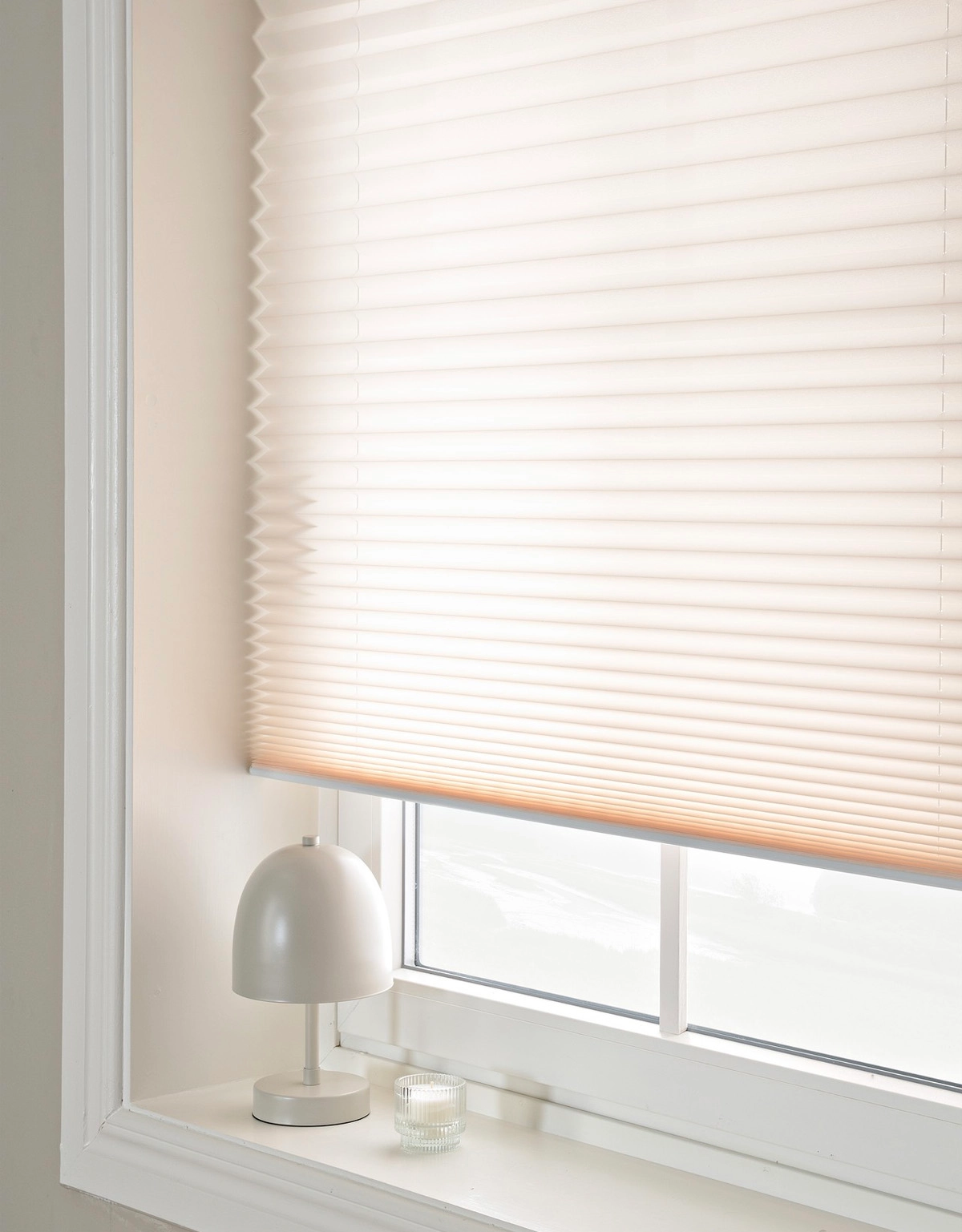 Beige avskärmande plisségardin