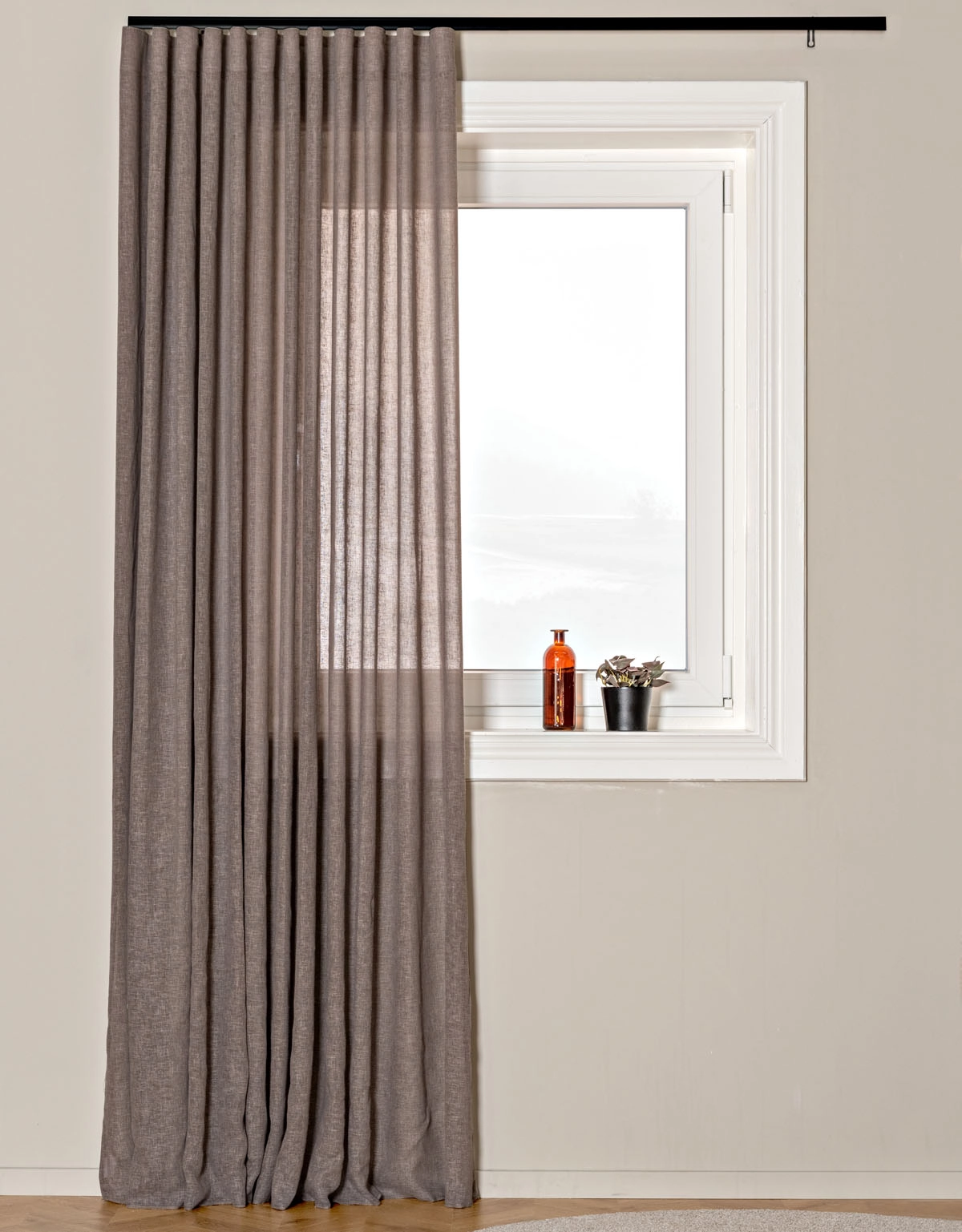 Skir, greige gardin i extra bredd