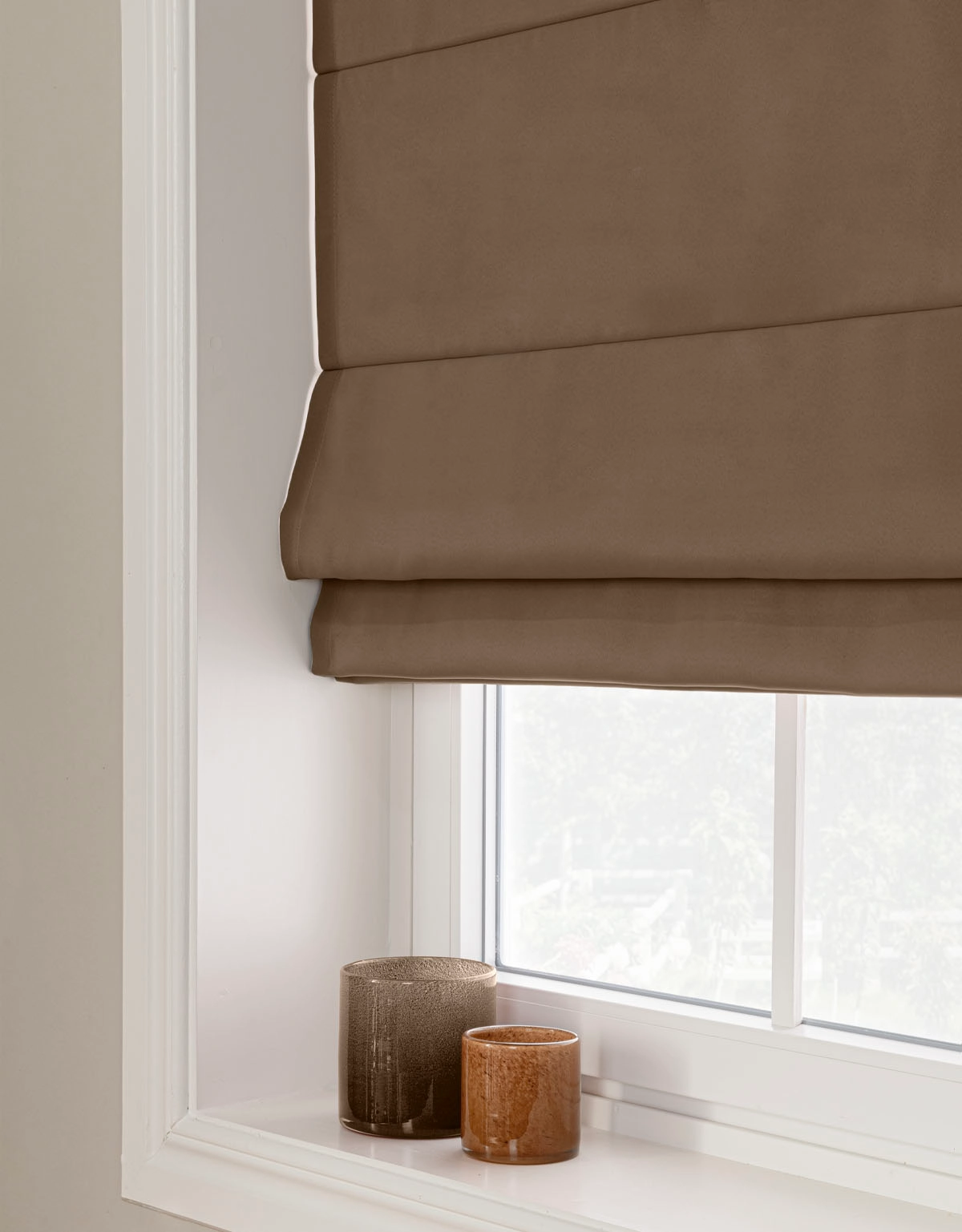 Mörkläggande brun hissgardin