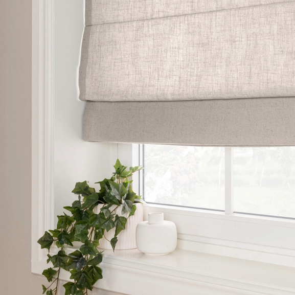 Gråmelerad hissgardin i linneblandning