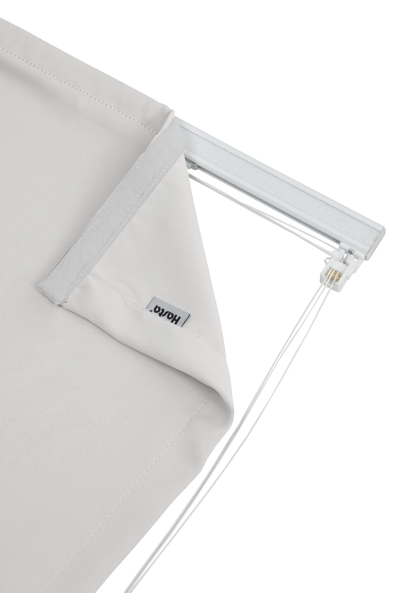 Mörkläggande vit hissgardin