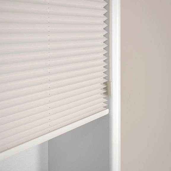 Närbild på plisségardin