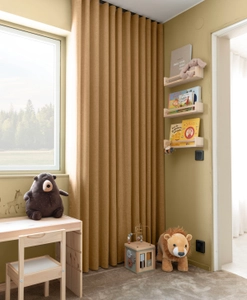 Senapsgul, skir gardin i barnrum