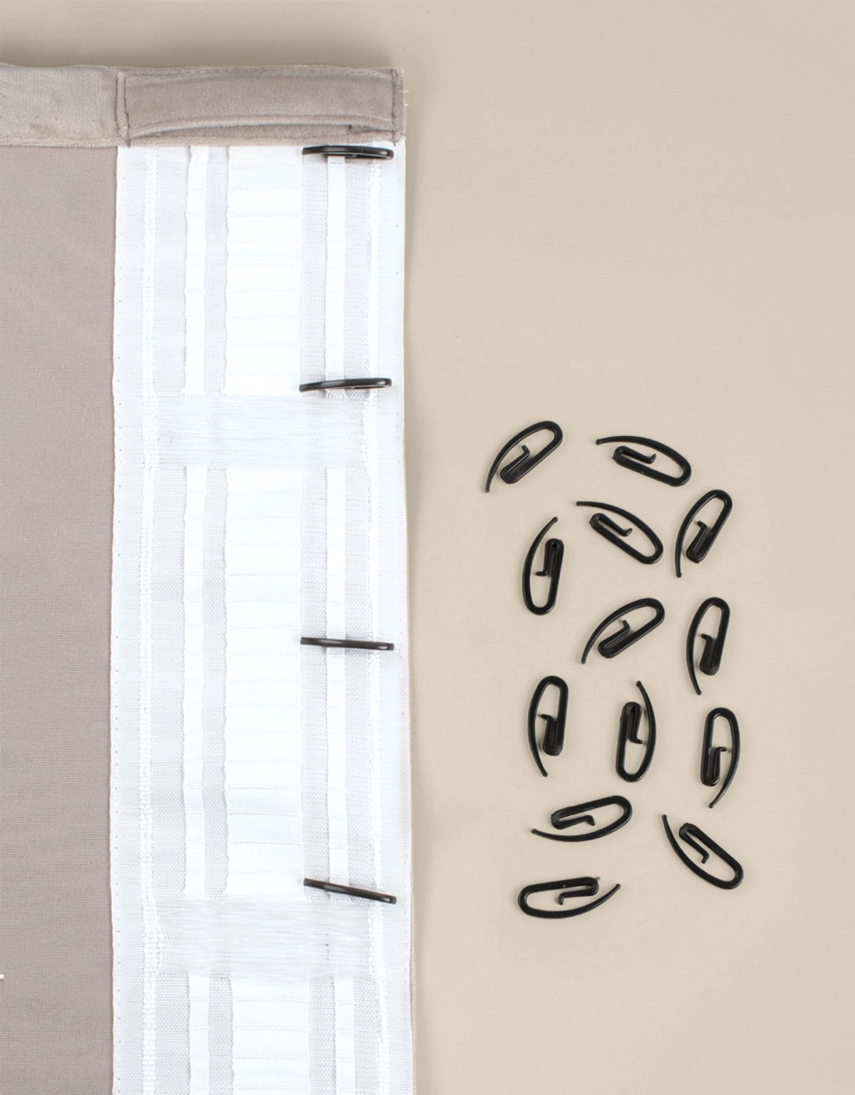 Svarta rynkbandskrokar för hotellvågor.