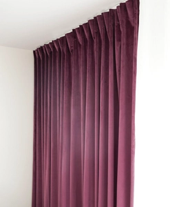 Sammetsgardin måttillverkad Ljuva, lila, hotellgardin