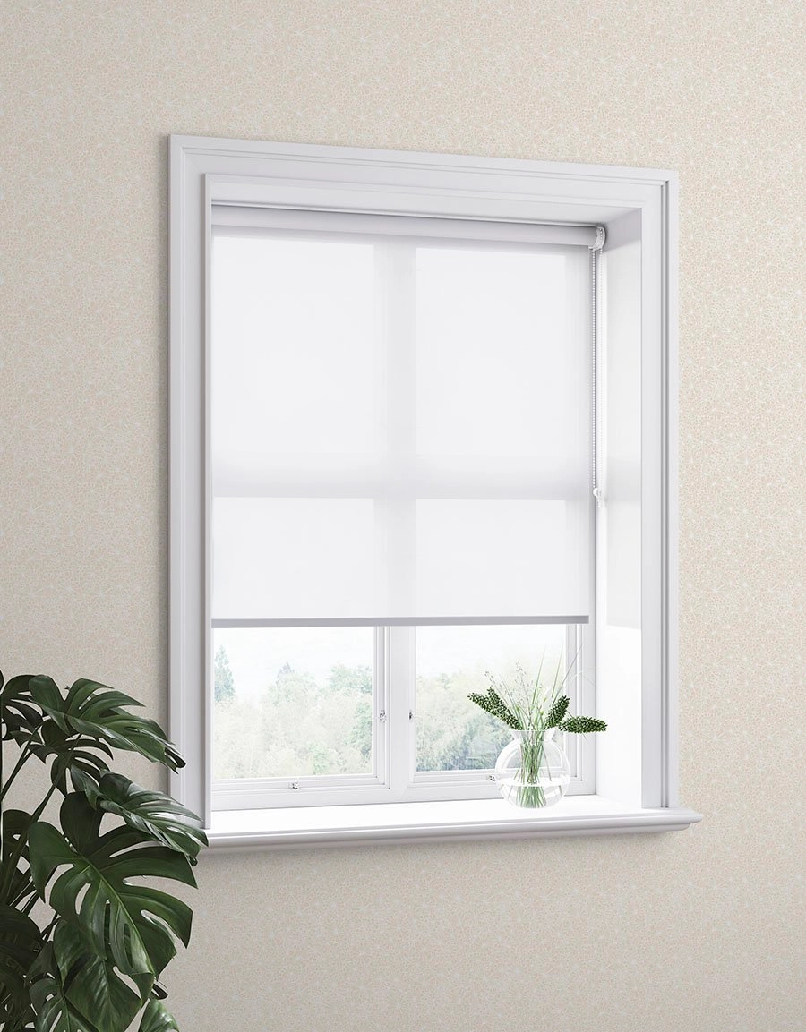 Blackout roller blind white Opal 38 mm, made-to-measure