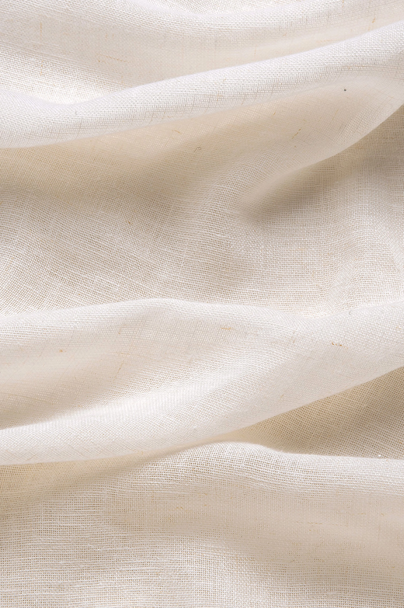 Närbild gardintyg Saga vit