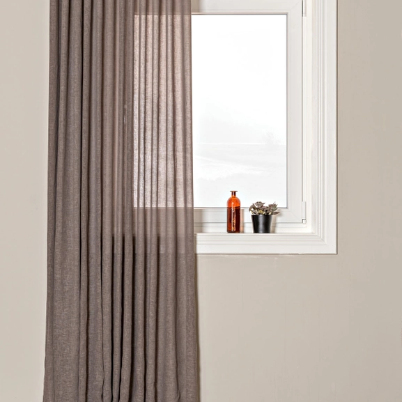 Skir, greige gardin i extra bredd