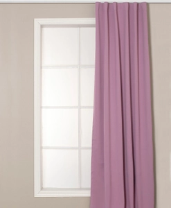 Lila mörkläggande gardin i enkelbredd