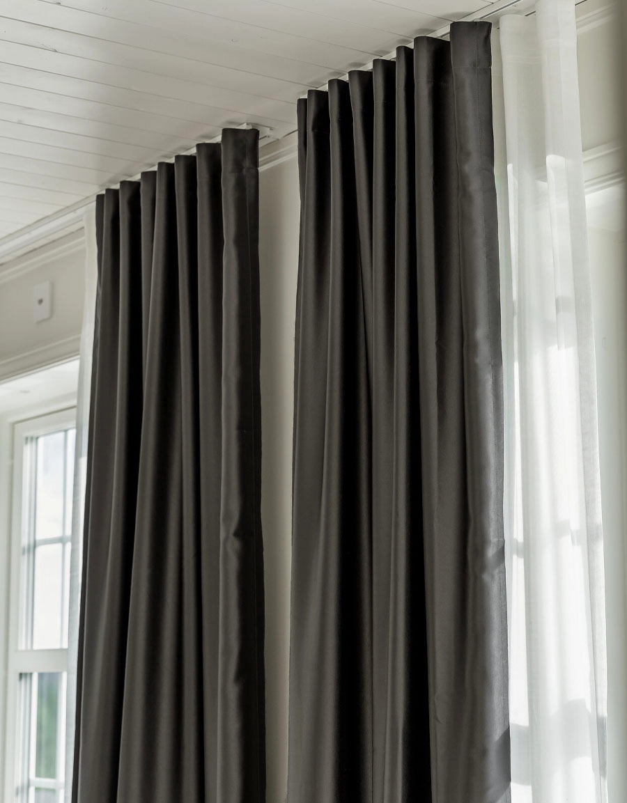 Gardin Stilla i antracit