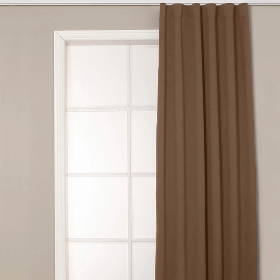 Brun mörkläggande gardin