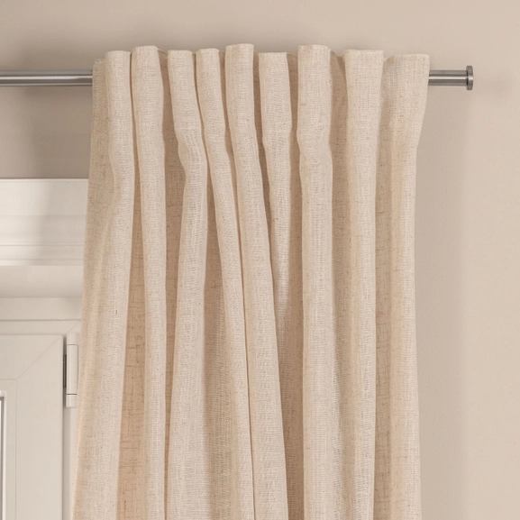 Gardinstång i rostfritt stål med beige gardin