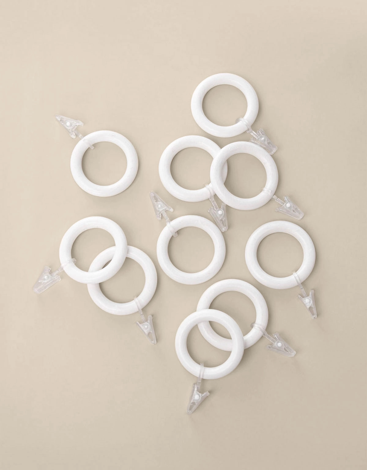 Gardinringar i trä, vita med klämma