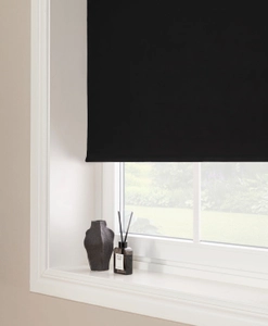 mörkläggande-svart-rullgardin