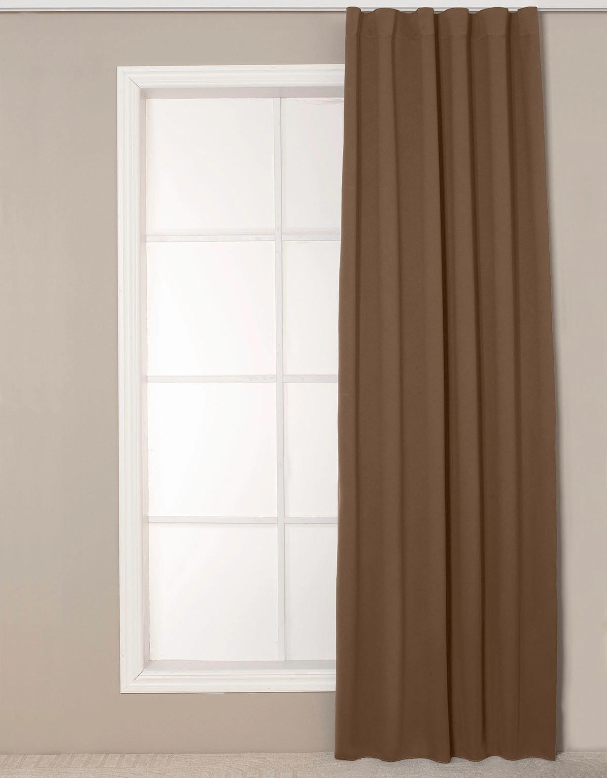 Brun mörkläggande gardin