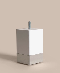 Vitt sängben i fyrkantig design med alukant