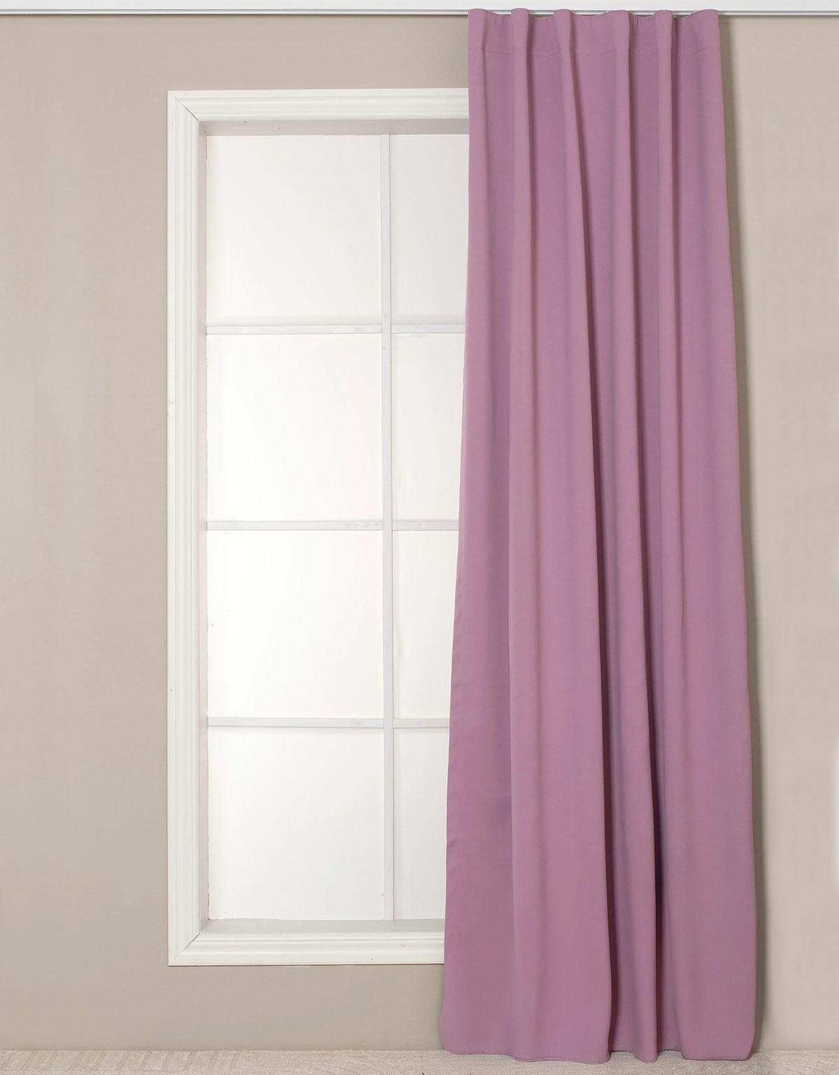 Lila mörkläggande gardin i enkelbredd