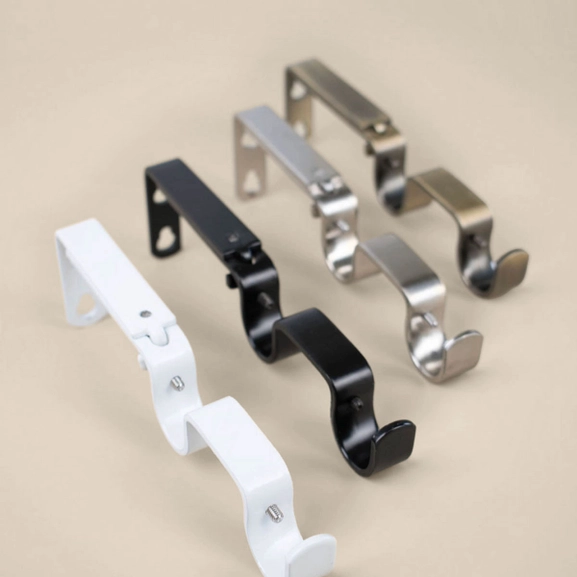 Gardinstångsfäste med plats för två stänger, i flera färger