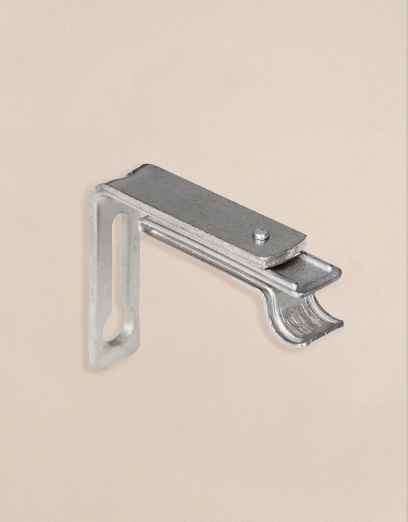 Väggfäste till gardinstång i silver