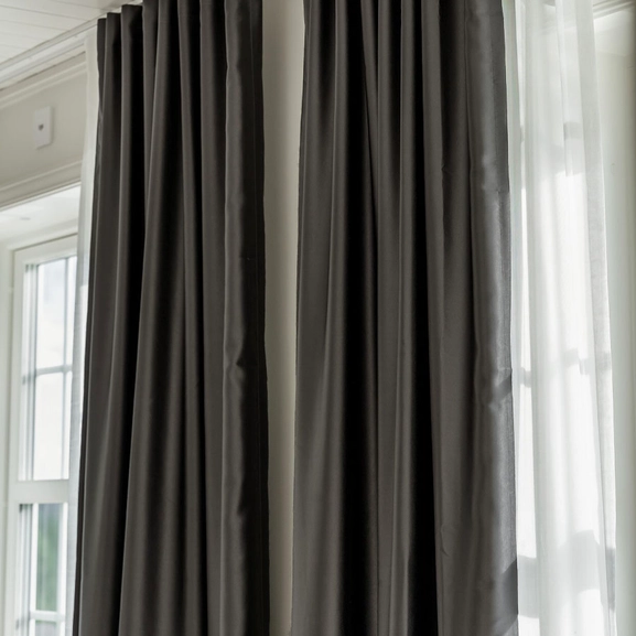 Gardin Stilla i antracit