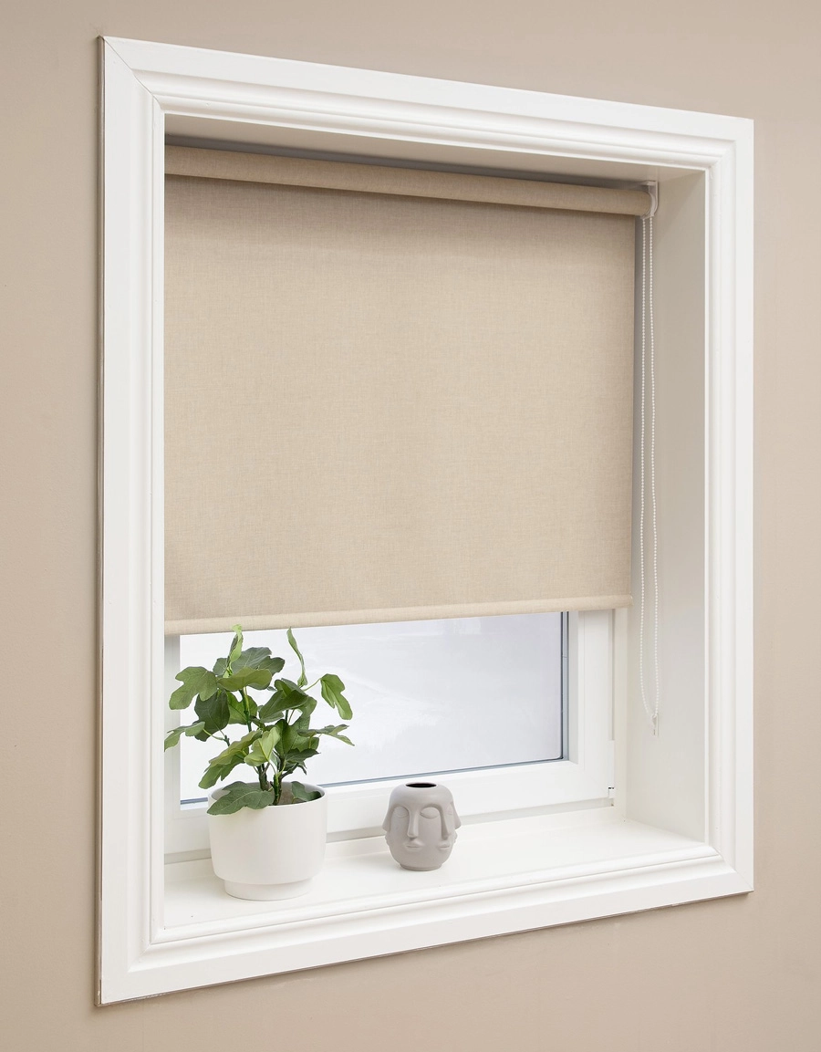 Mörkläggande rullgardin med textilkänsla