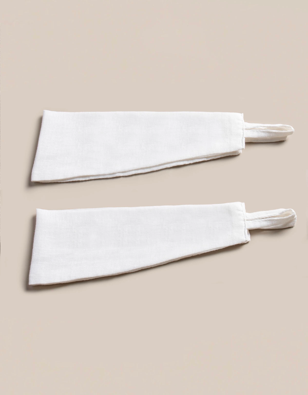 Gardinomtag i vitt tyg