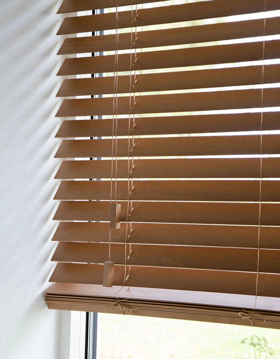 Wooden Venetian blind cherry 50 mm Hasta