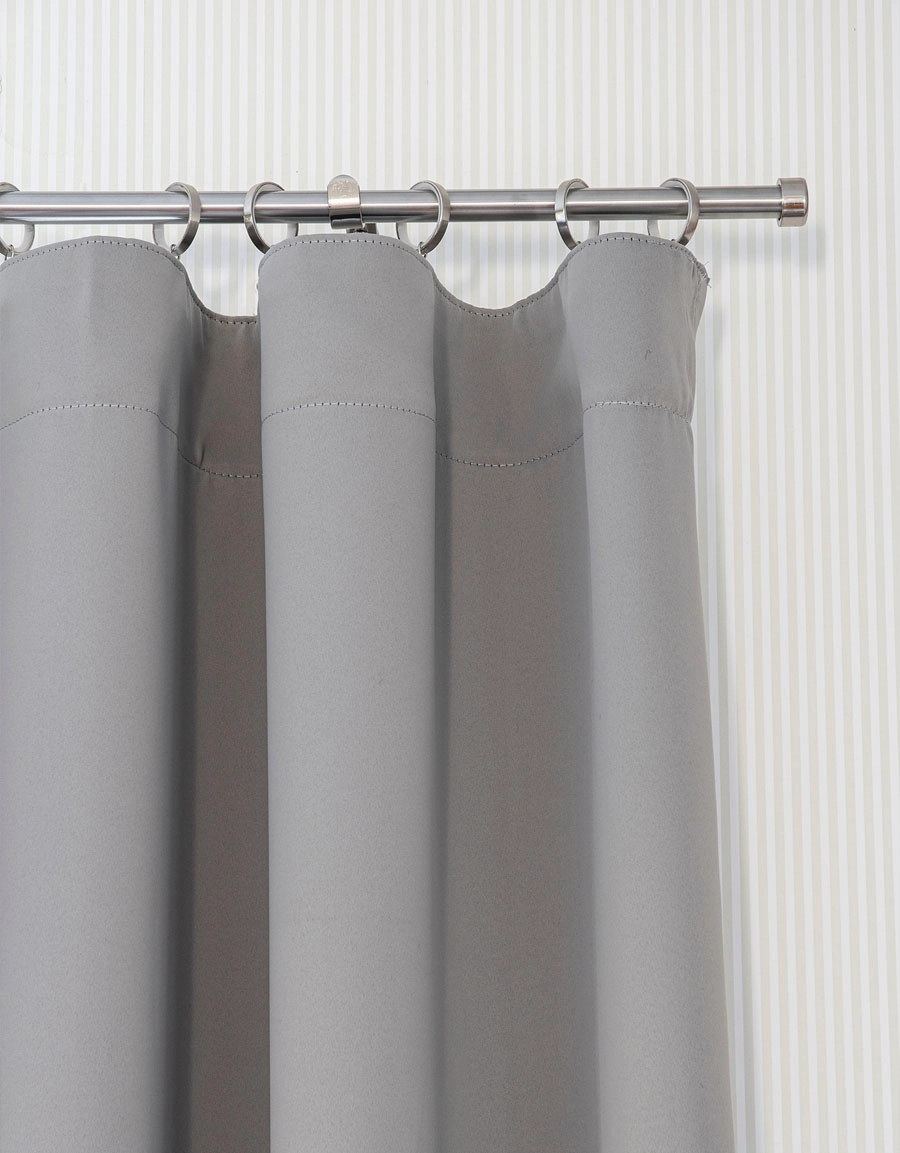 Gardinstång i stål med nätt knopp