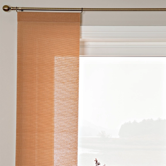 Orange panelgardin med struktur