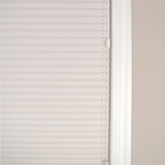 Närbild på plisségardin