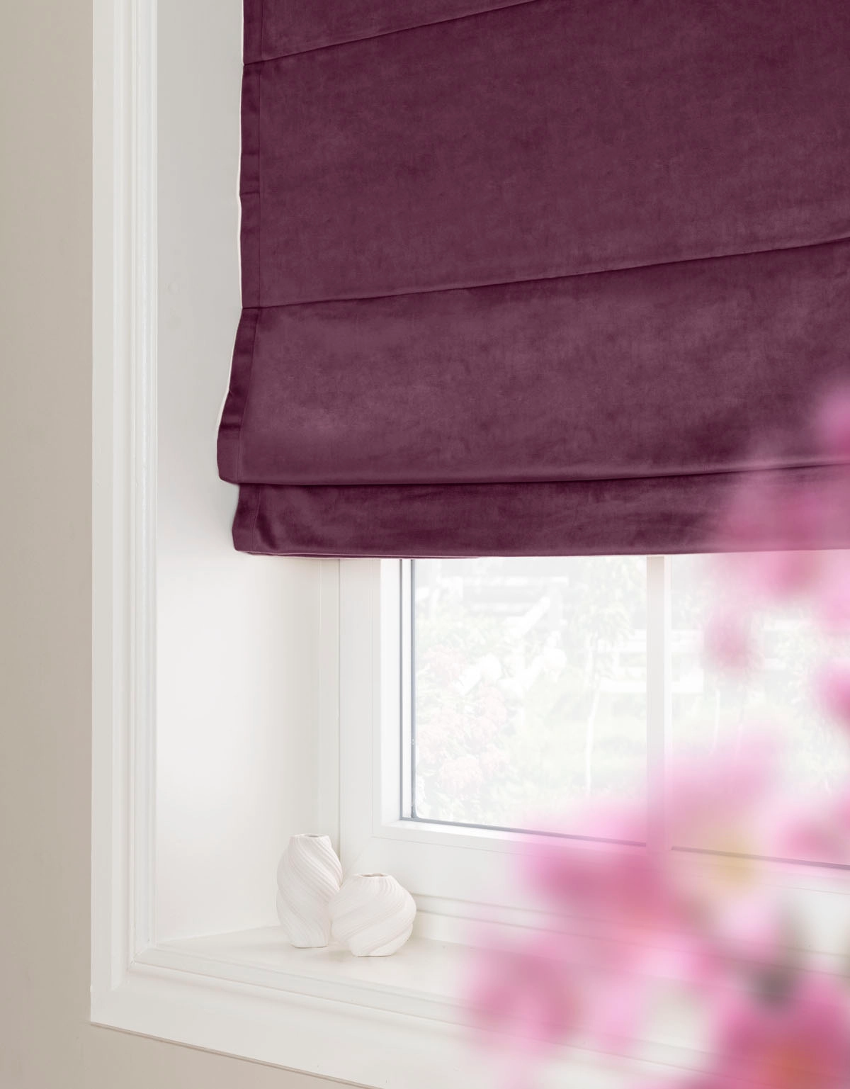 Lila hissgardin i sammet