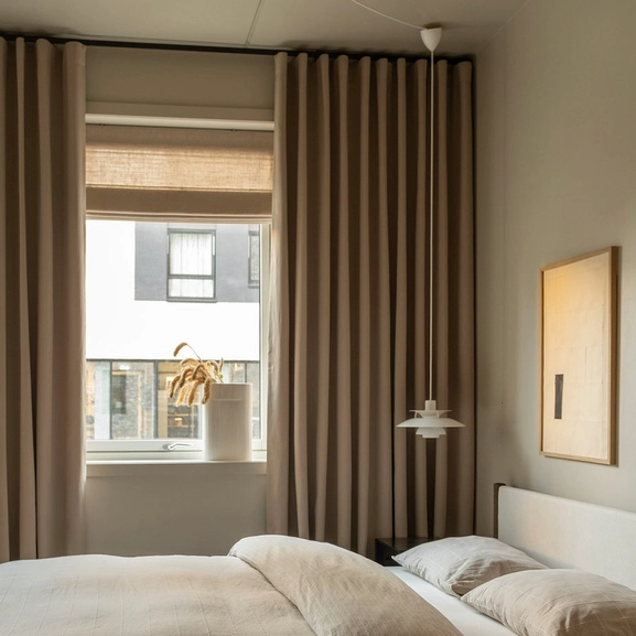 Mörkläggande, sandfärgad gardin Hawick