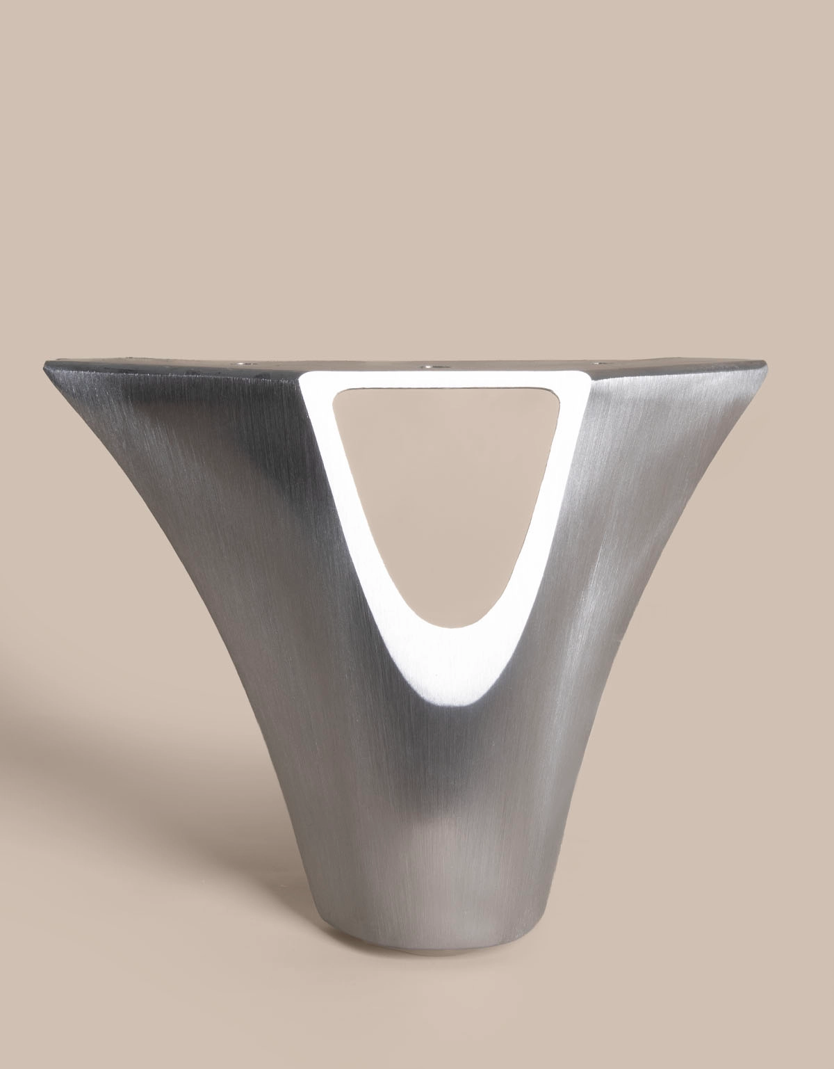 Sängben i borstat stål