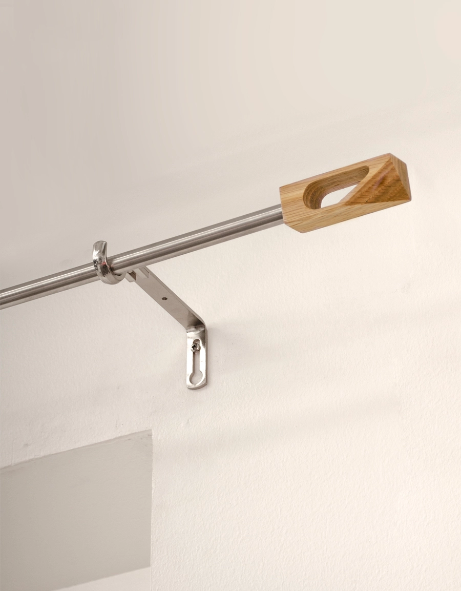 Quattro Finial Oak Hasta