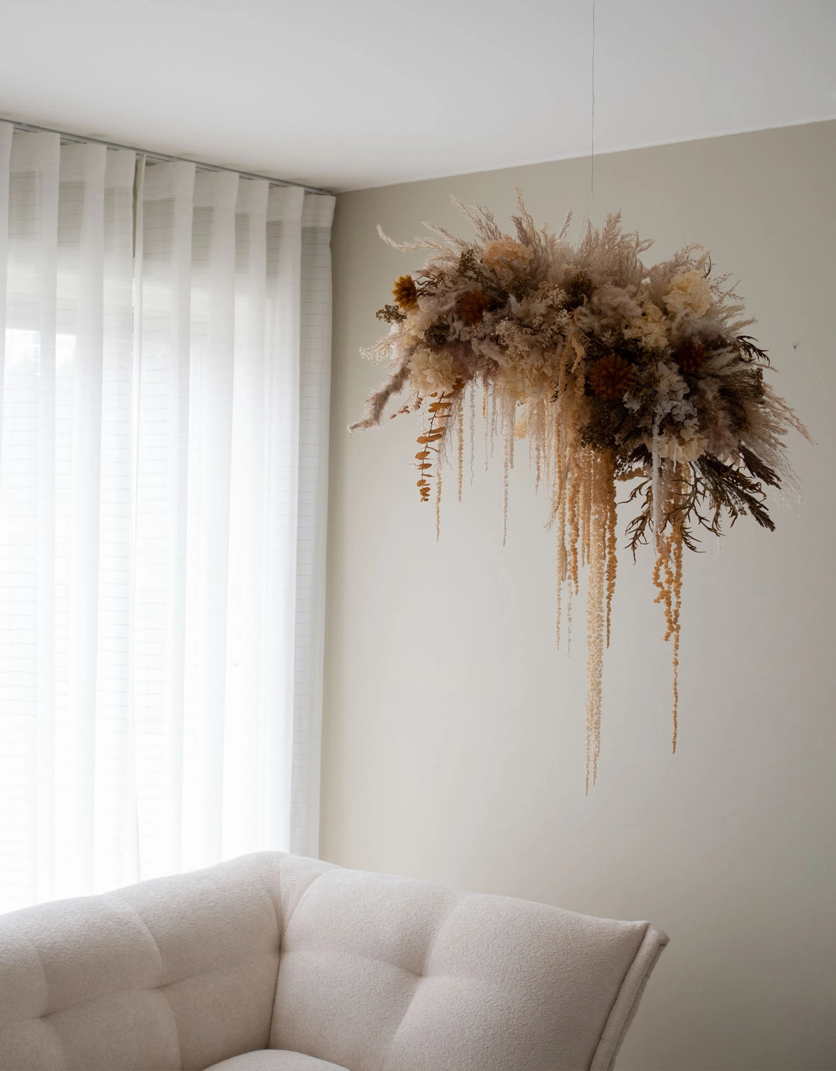 Vit gardin med rutmönster