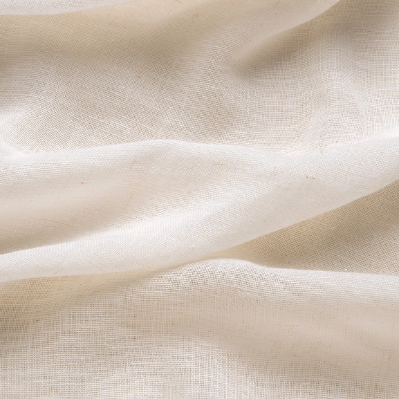 Närbild på tyget av Malva gardin i vit